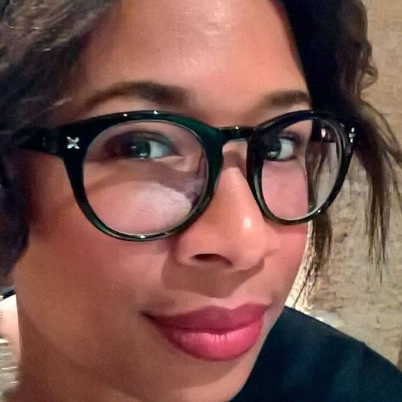 Meet your Posher, Hillary - Picture 2 of 3